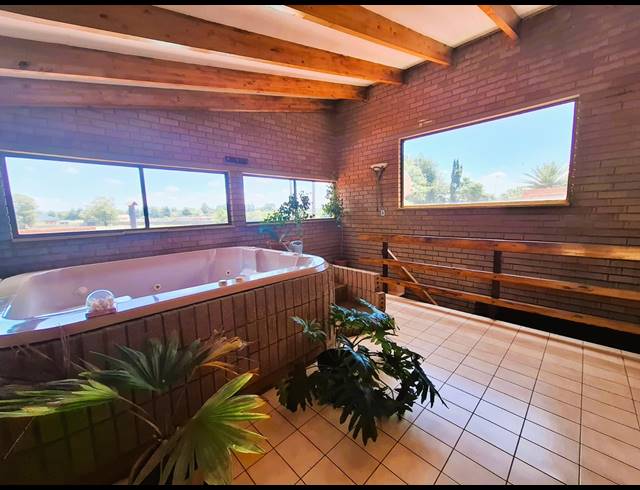 4 BEDROOM HOUSE FOR SALE IN VAN DER MERWES KROON